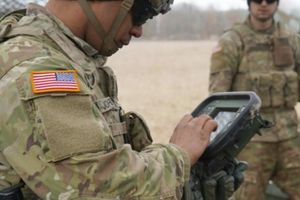 Армійська польова артилерія і піхотинці тестують новітні пристрої GPS