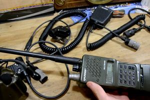 How to make friends Peltor-s and button PTT at radios TRI