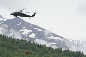 Пілоти Національної гвардії армії Аляски отримали сертифікат Червоної карти