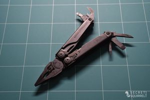 Overview of Multitool Leatherman Surge