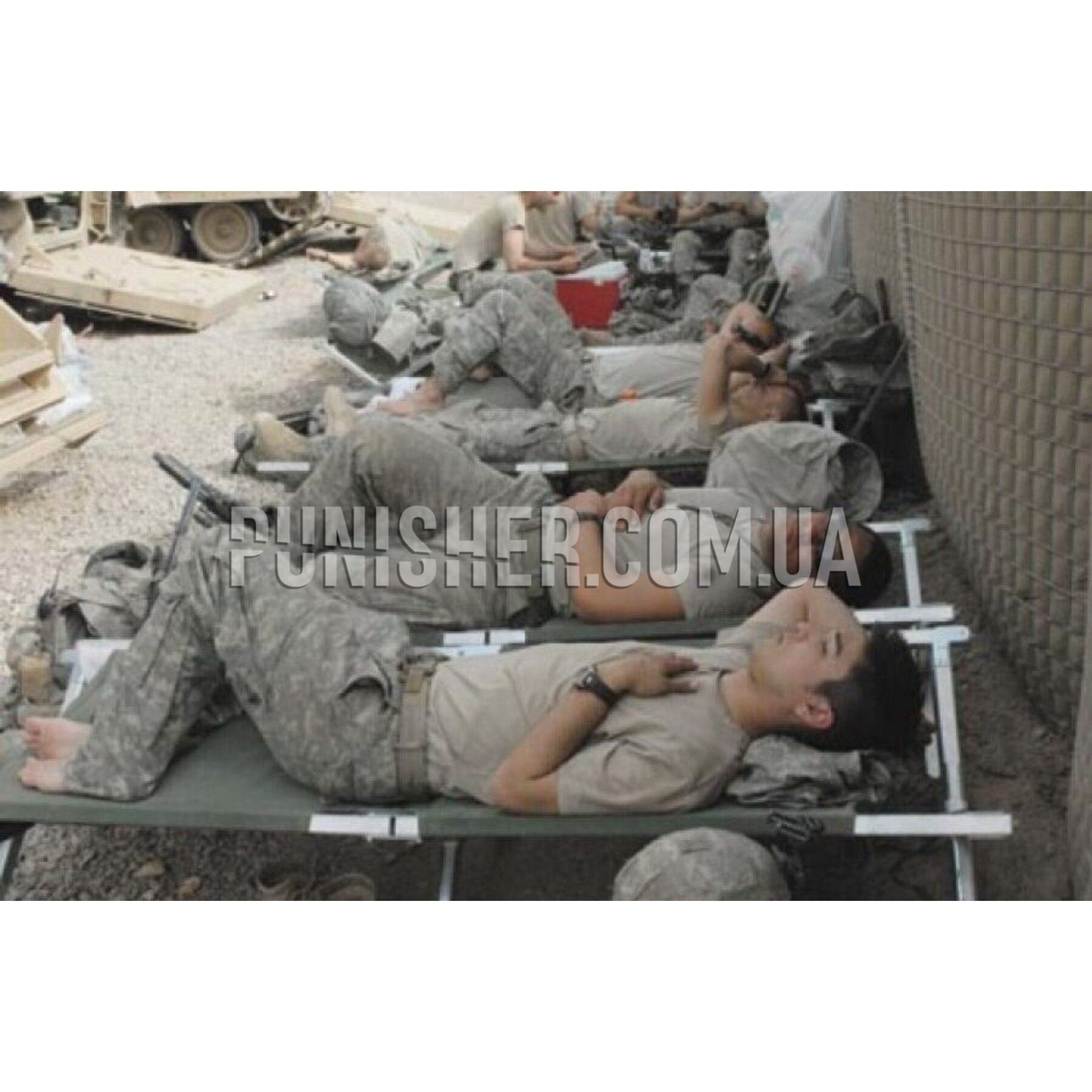 Кантик на кровати в армии