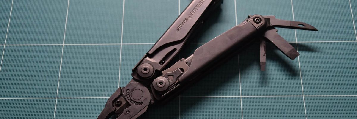 Leatherman Surge Stainless Steel Full Size Multitool | Closed Length: 11.5  cm | 21 In 1 Functional Tools with Nylon Sheath | Weight: 335 g | 25 years