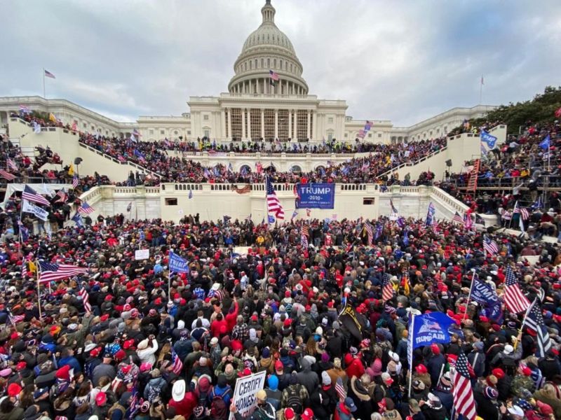Штурм Капитолия начался после масштабного митинга, на котором выступил Дональд Трамп Фото Getty Image