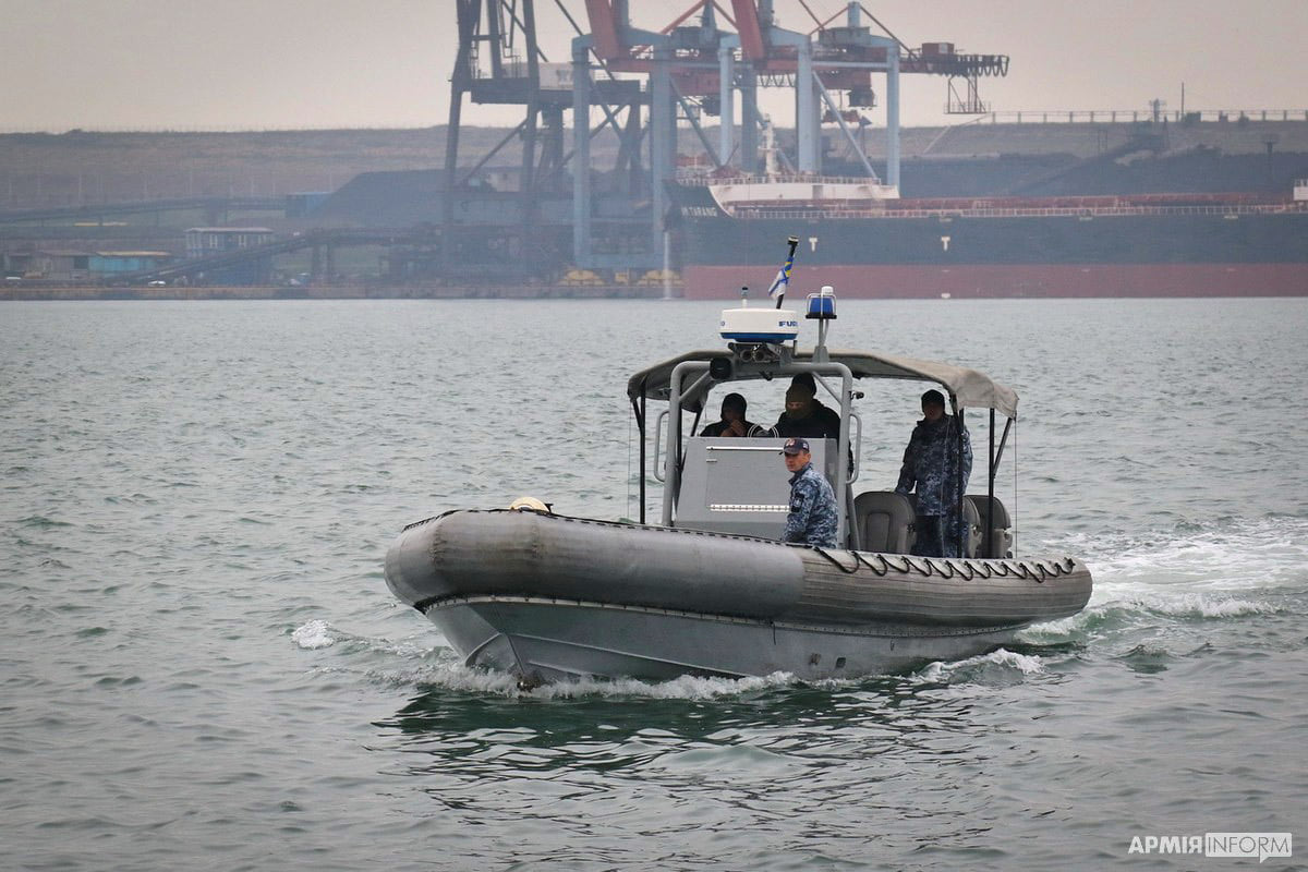 Divers from the United States and Ukraine inspect hydraulic structures in the water area of the port of Yuzhny