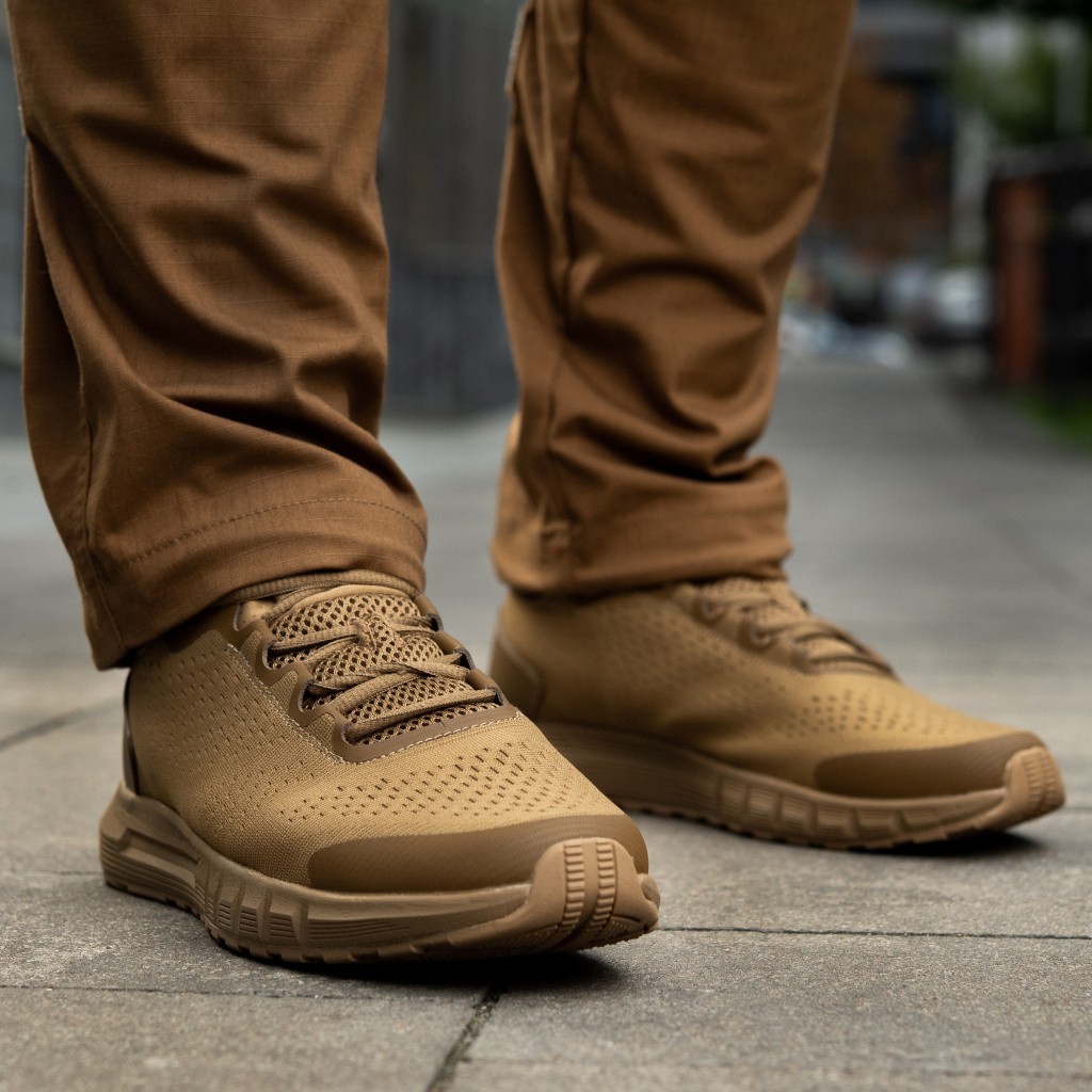 Lightweight and breathable tactical sneakers