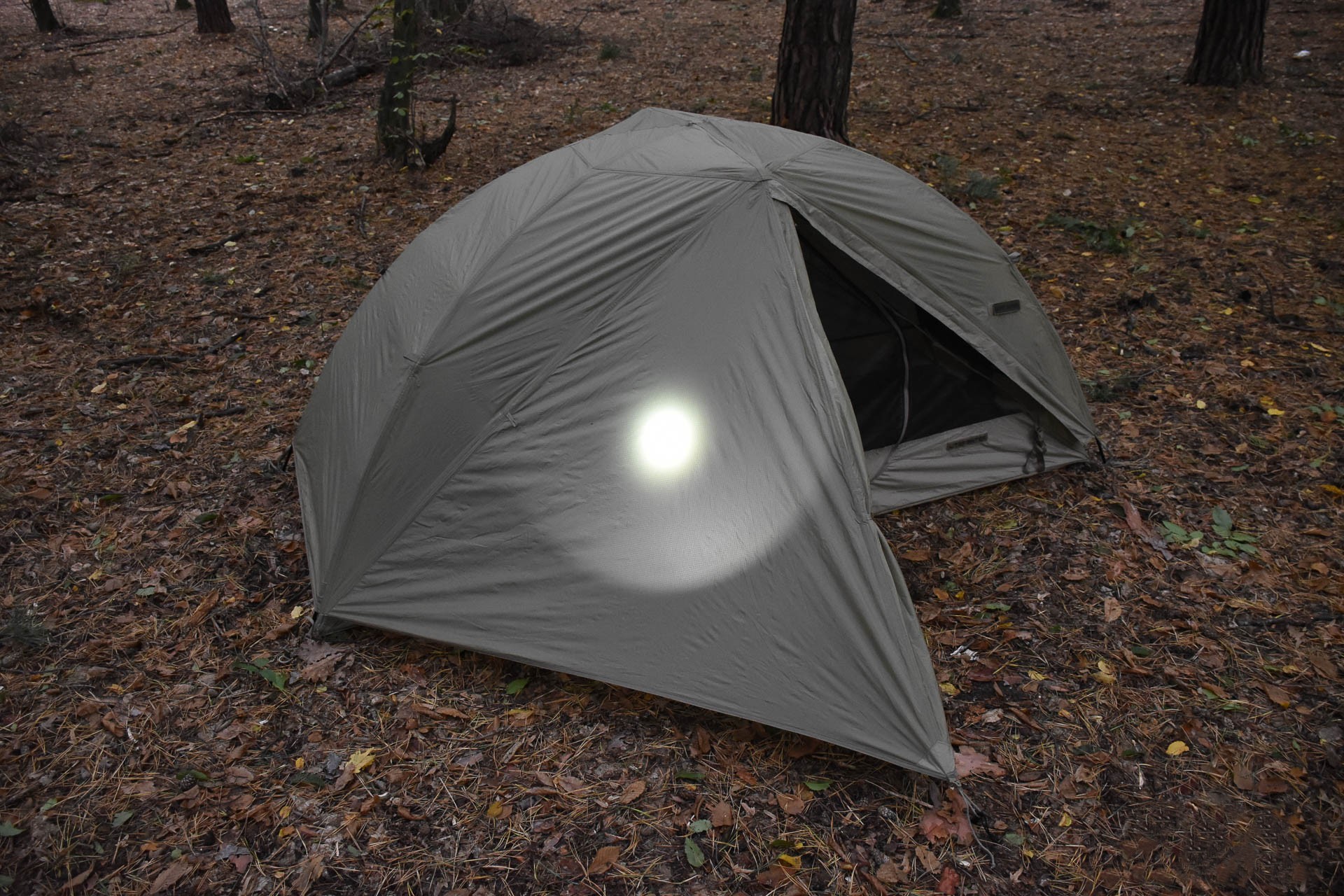A distinct outline of light emanating from the light source in the center of the tent
