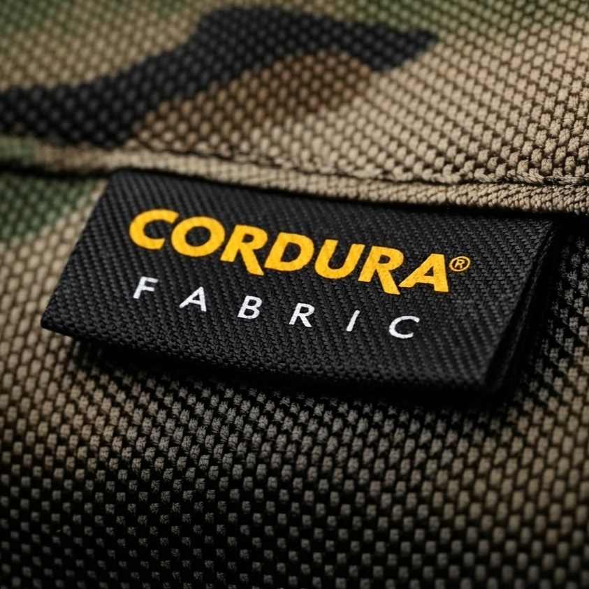 Камуфляжна тканинна з биркою на якій напис CORDURA FABRIC