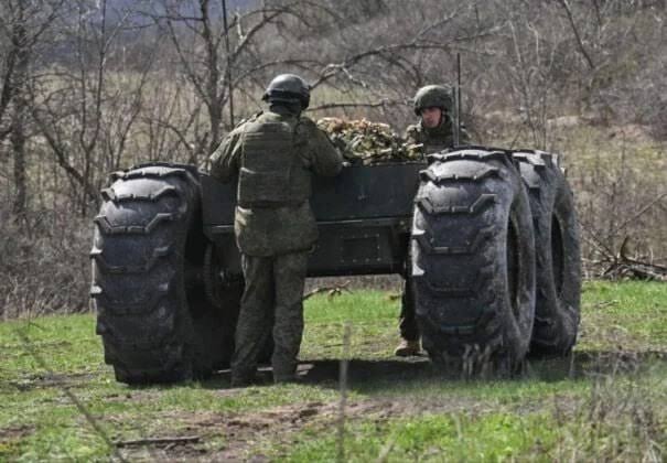 Ukrainian Armed Forces soldiers equipping a large-scale transport drone
