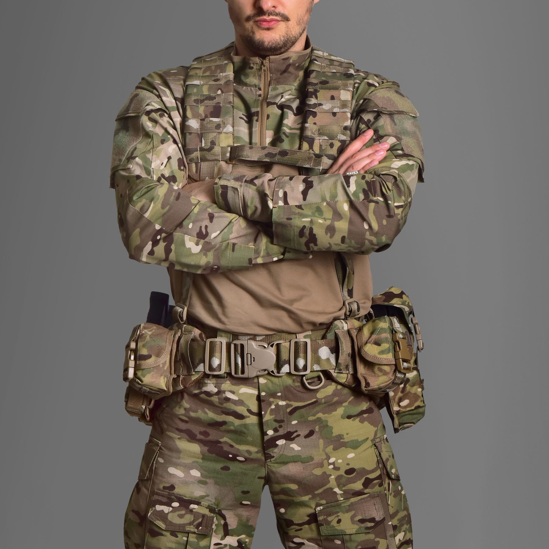 Man in Multicam camouflage with pouches on his belt (front view)