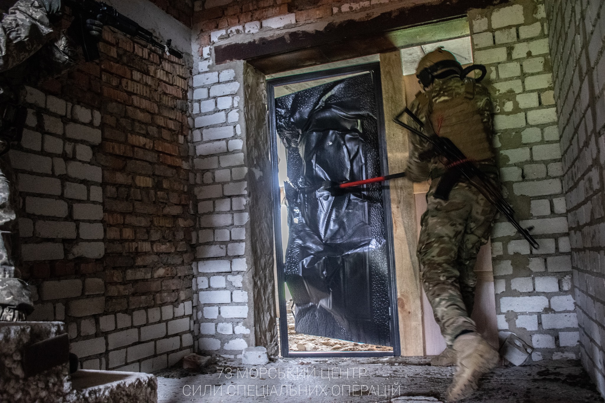  SOF operators learned to storm the premises