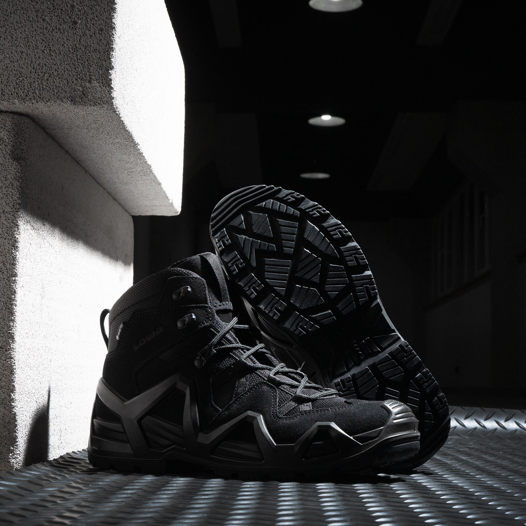 Reinforced zones and foot protection