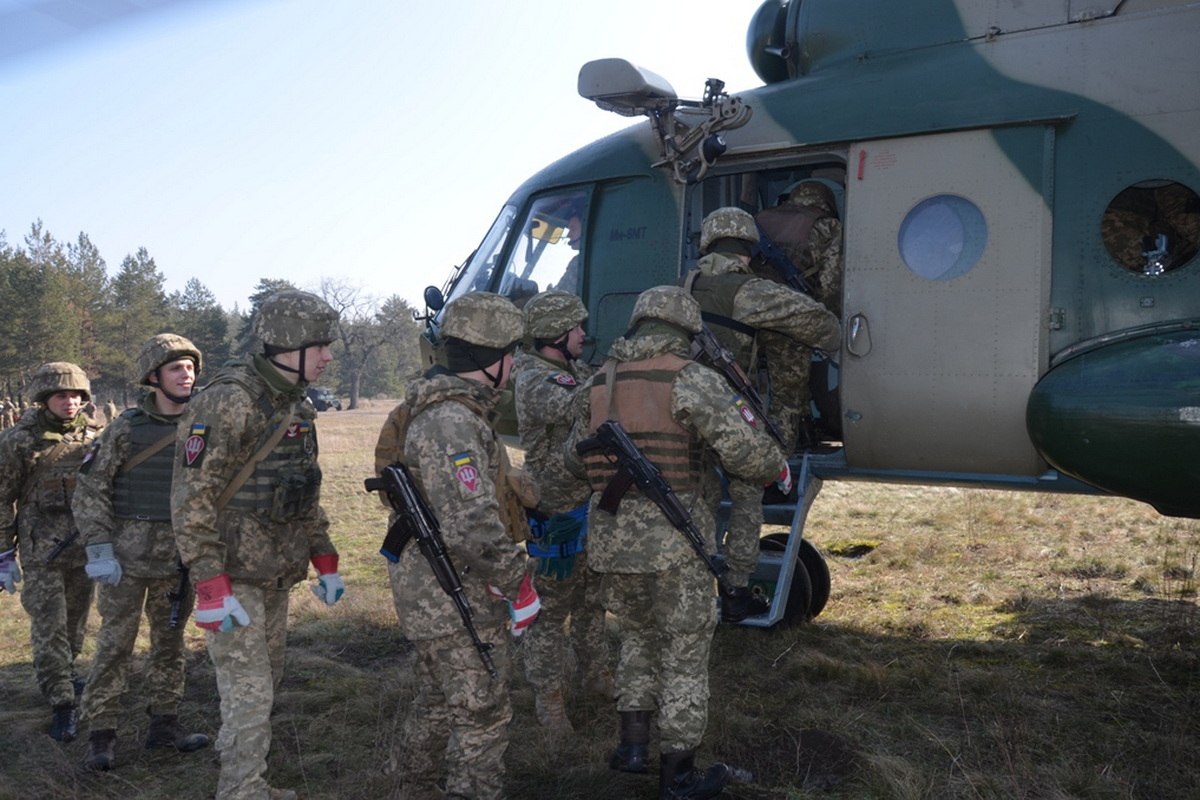 The paratroopers worked without a parachute landing from a helicopter