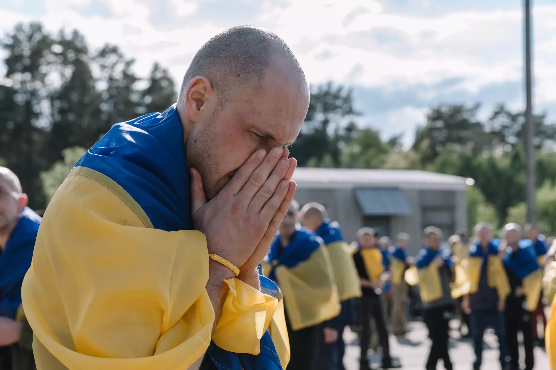 Воин ВСУ вернулся из плена на родную землю